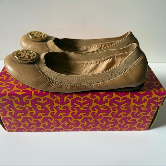 Tory Burch Caroline 2 Ballet Flats Sand/ Dark Sand - Picture 2 of 10